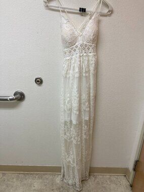 NWT FAVEUR Formal Cream Lace Maxi Dress (L)